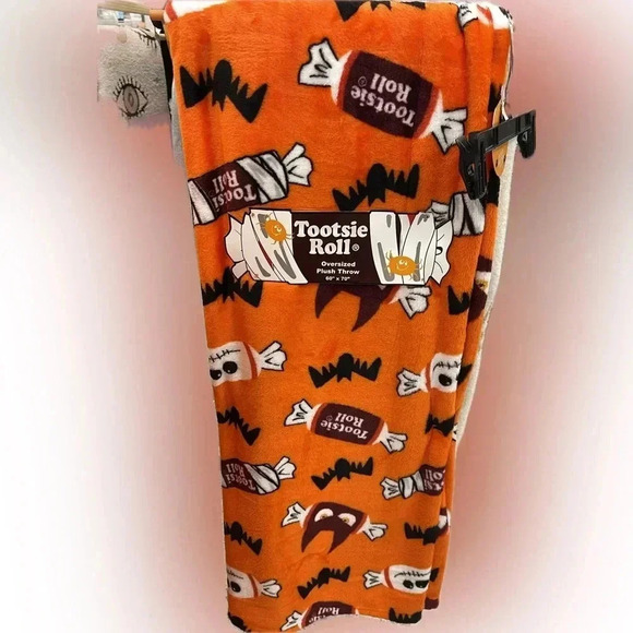 Tootsie Roll Oversized plush Throw 60" x 70" BNWT - Picture 2 of 3